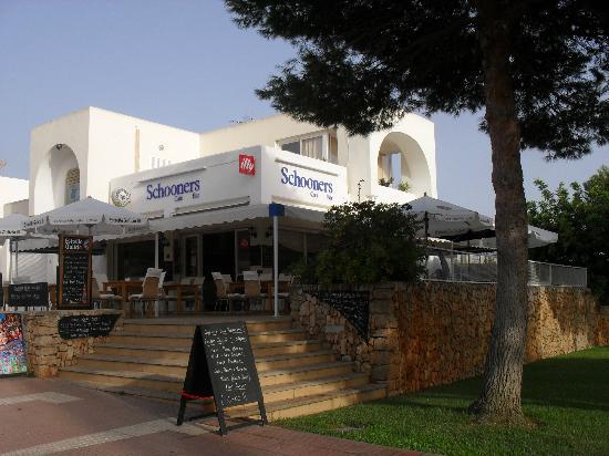 Schooners Bar & Cafe