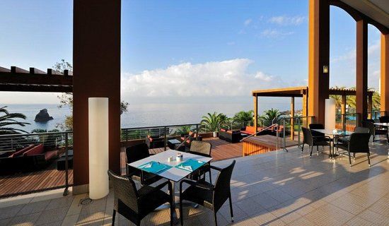 Restaurant Breezes