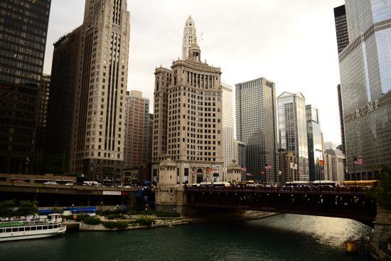 Museu Bridgehouse and Chicago River