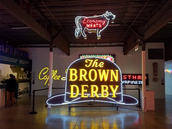 Museum of Neon Art