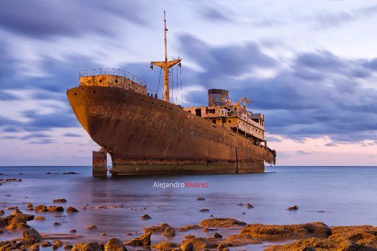 Barco Telamon encallado