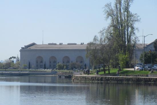 Henry J Kaiser Convention Center