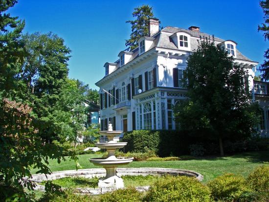 Macculloch Hall Historical Museum & Gardens