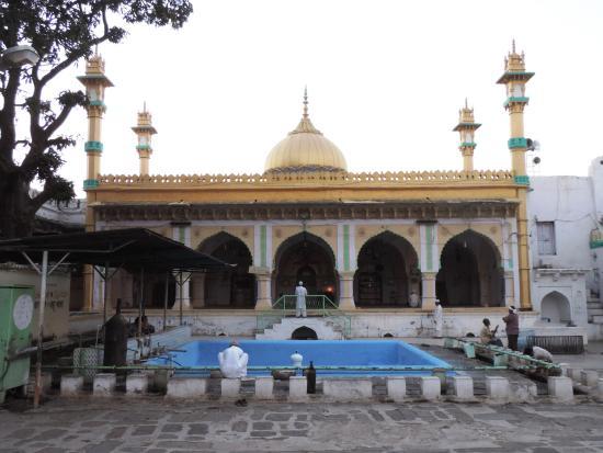 Alamgir Dargah