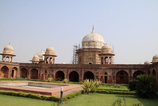 Kalander Shah's Tomb