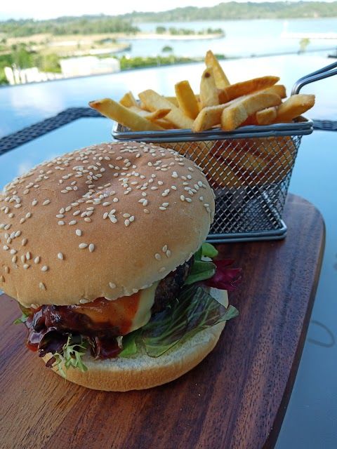 Skybar, Bar & Restaurant