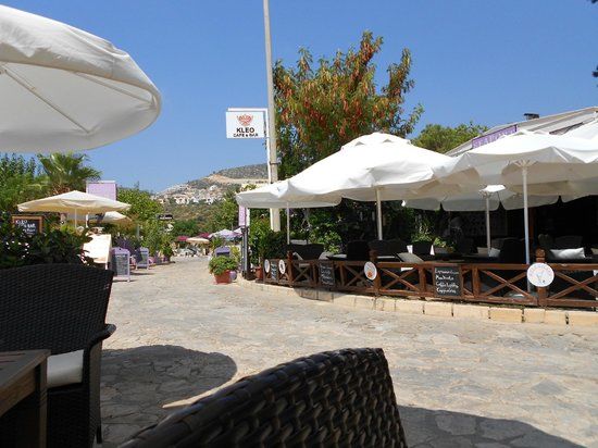 Kleo Cafe And Bar