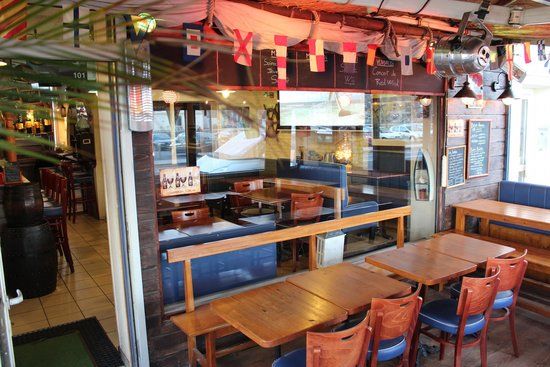 Le Newport Café