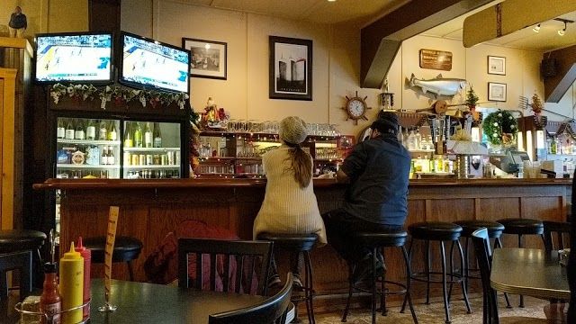 Dinghy's Restaurant & Bar