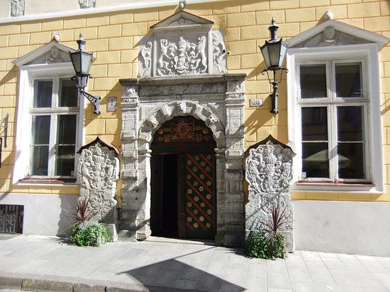 Mustapäiden talo