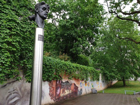 Frank Zappa Anıtı