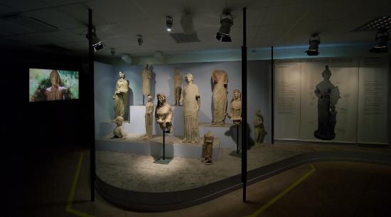 Thirteen altars of Lavinium