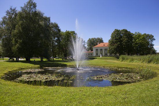 Aluksne Castle-ruins