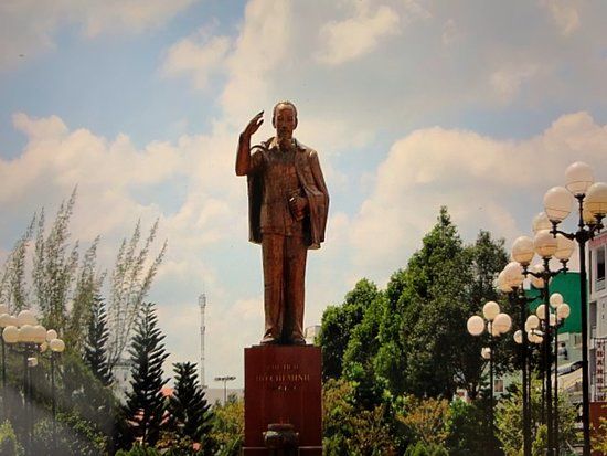 Tượng Đài Hồ Chí Minh