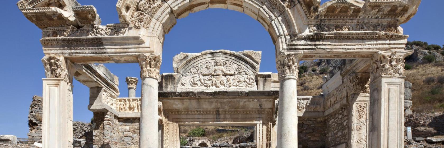 Hadrian Tapınağı