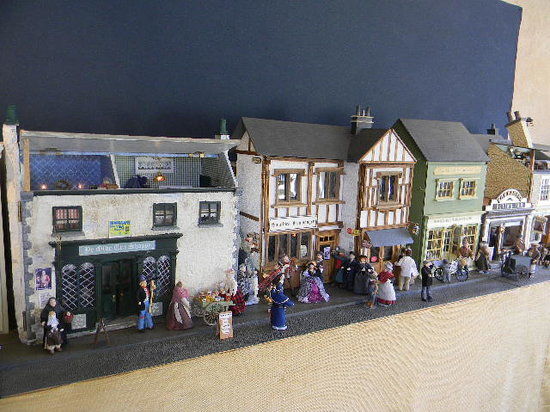 Smallsea: A Metropolis in Miniature