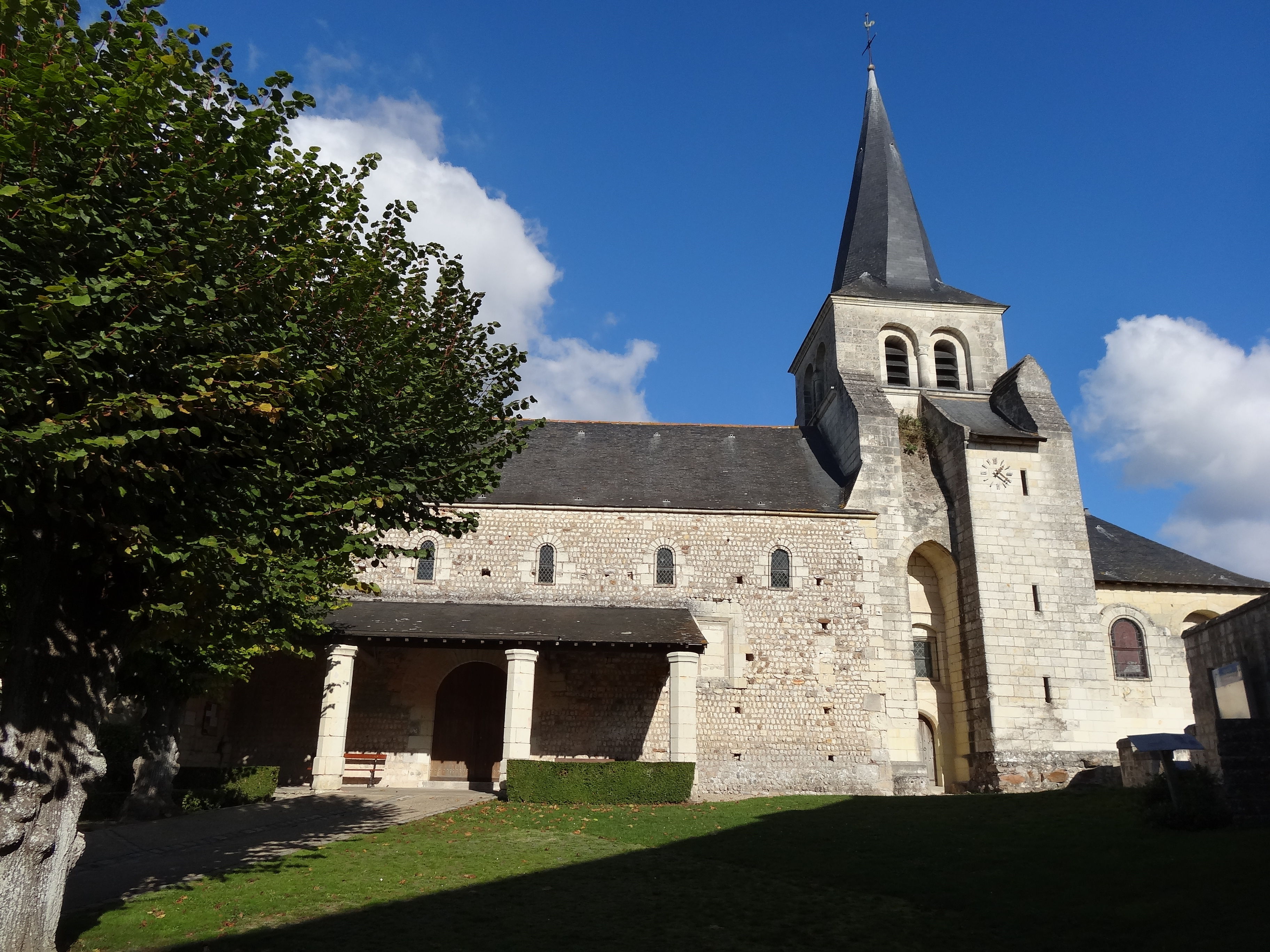 Eglise Saint-Julien de Distre