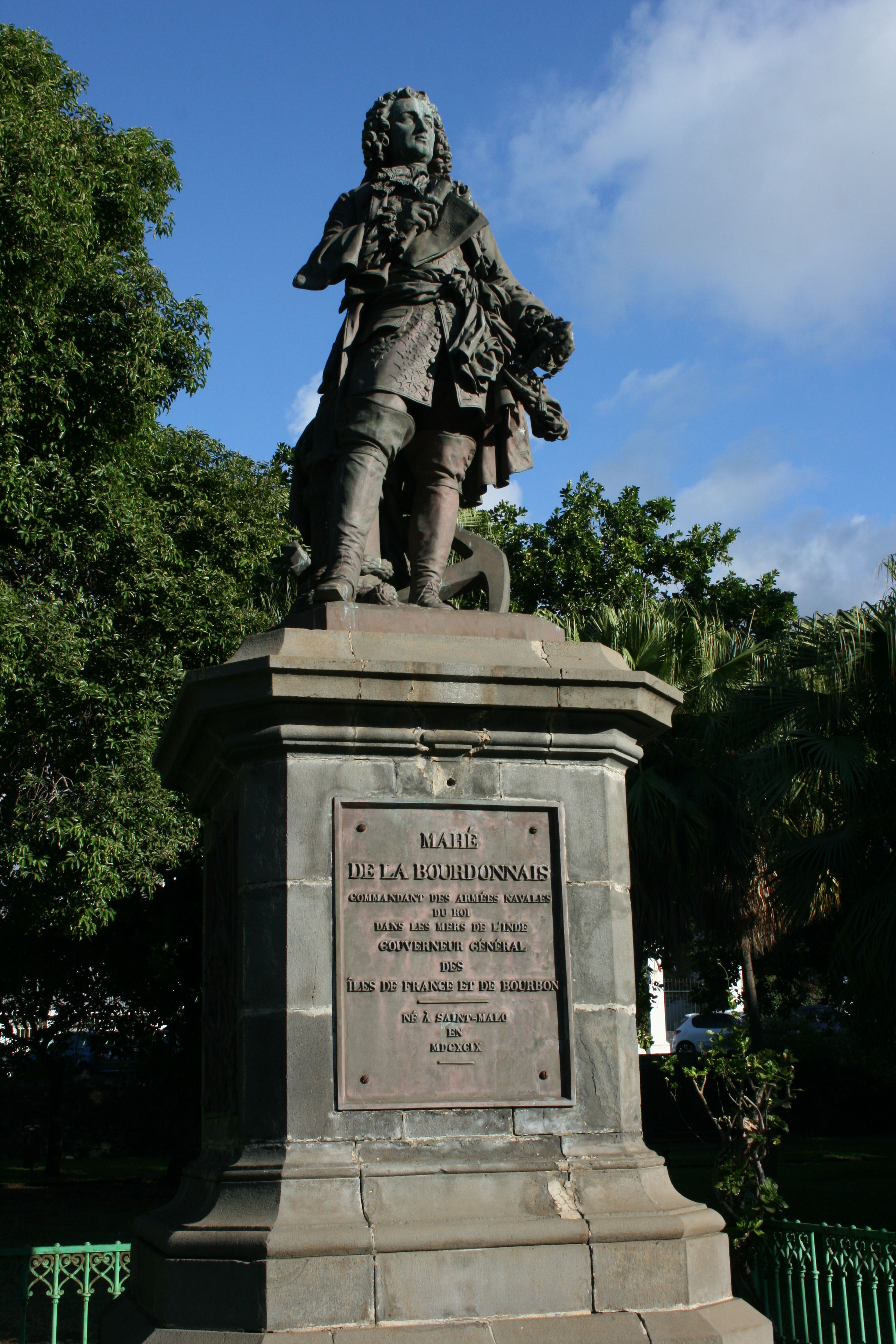 Statue de Francois Mahe de La Bourdonnais