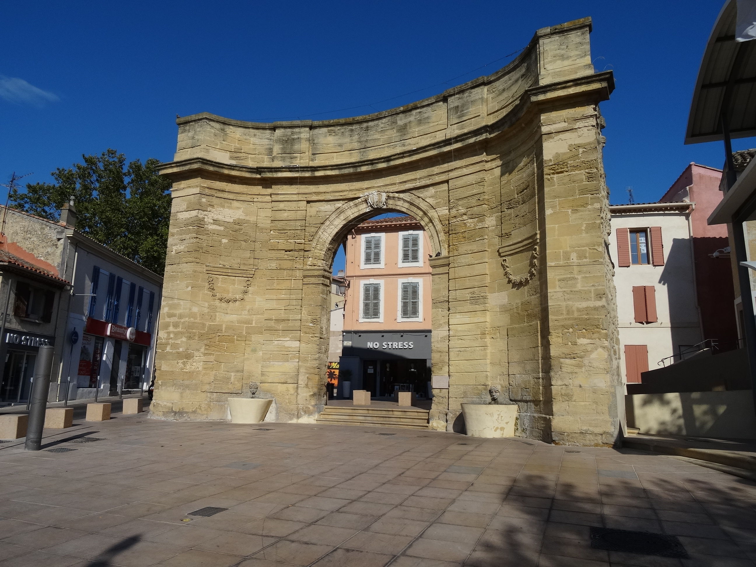 Porte d'Arles