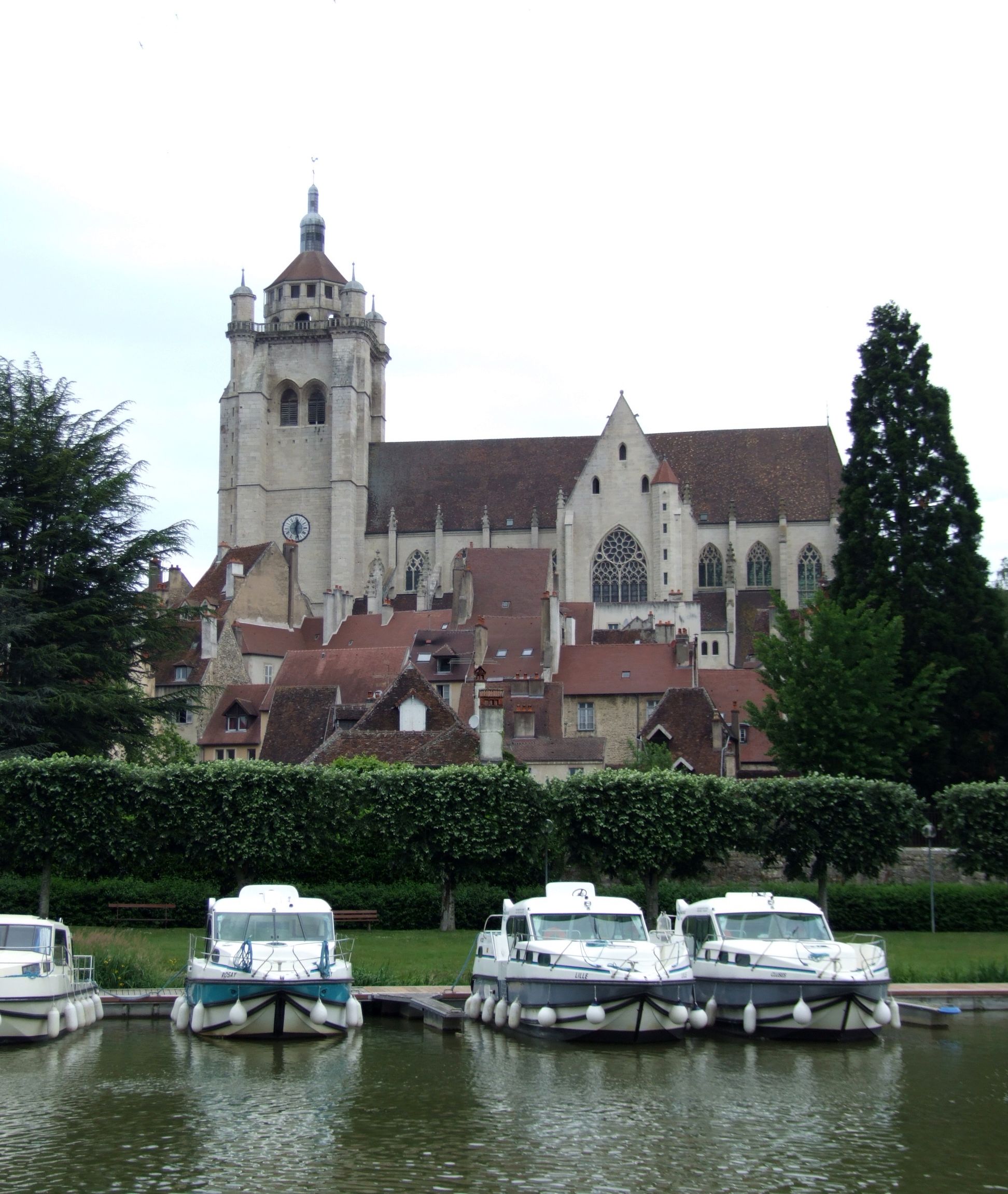 Collegiale Onze-Lieve-Vrouw van Dole