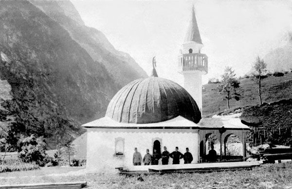 Log pod Mangartom Mosque