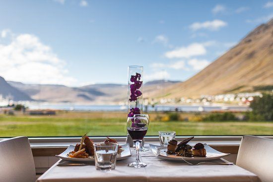 Vid Pollinn Restaurant