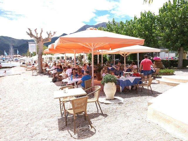 Tom's Sea Side Restaurant