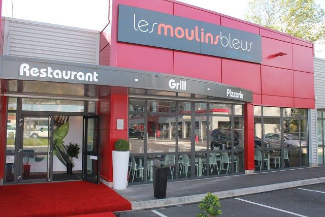 Les Moulins Bleus