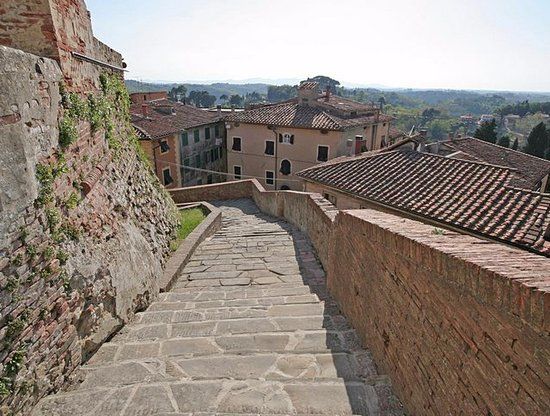 Castello dei Vicari di Lari