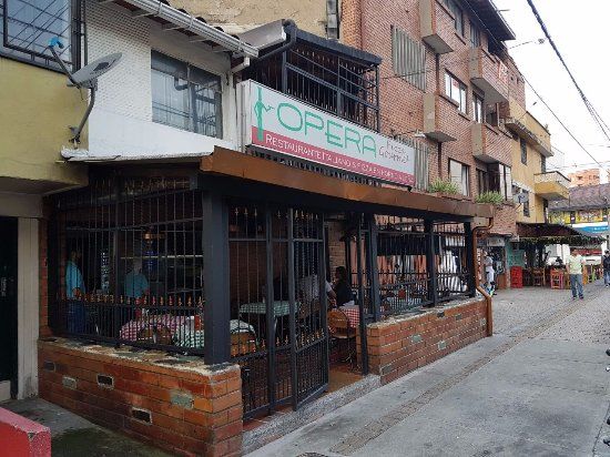 Opera Pizzeria & Restaurante Medellin