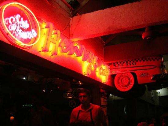 Henry's Cafe Bar