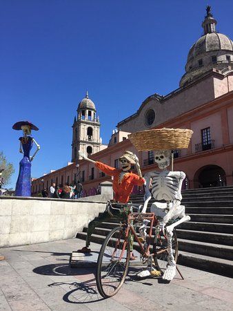 Plaza Gonzalez Arratia