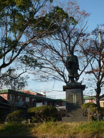 Yoshimasa Tanaka Statue