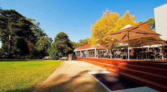 Hazelhurst Regional Gallery & Arts Centre