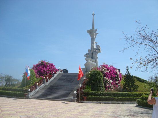 Tượng đài Cam Ranh