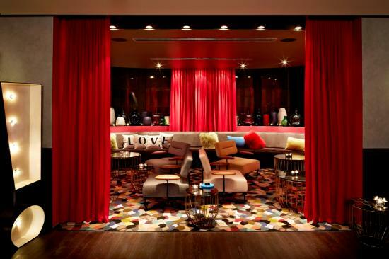 Gilt Lounge