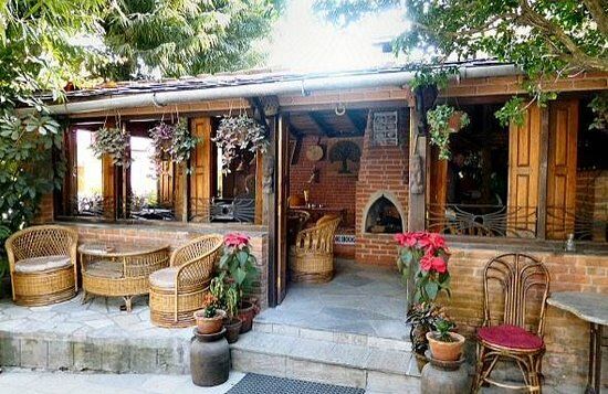 Taal Lounge Cafe and Restaurant