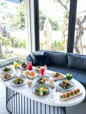 None Kitchen & Lounge