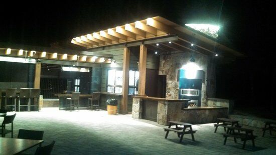 Backyard Bar & Barbecue at Ritz Carlton